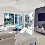 Villa Vue A Classee 4 Etoiles-piscine Chauffee *
