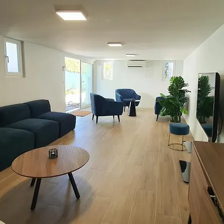 Vue A *