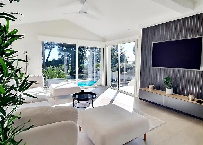 Villa Vue A Classee 4 Etoiles-piscine Chauffee *